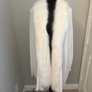 Jennifer Lopez Lightweight Sweater with faux Fur trim  XL